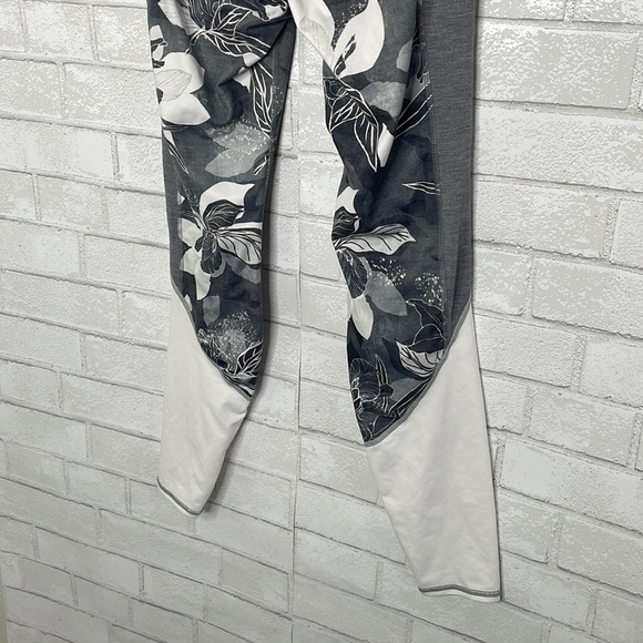 Athleta Grey and White Floral Leggings - Picture 8 of 14